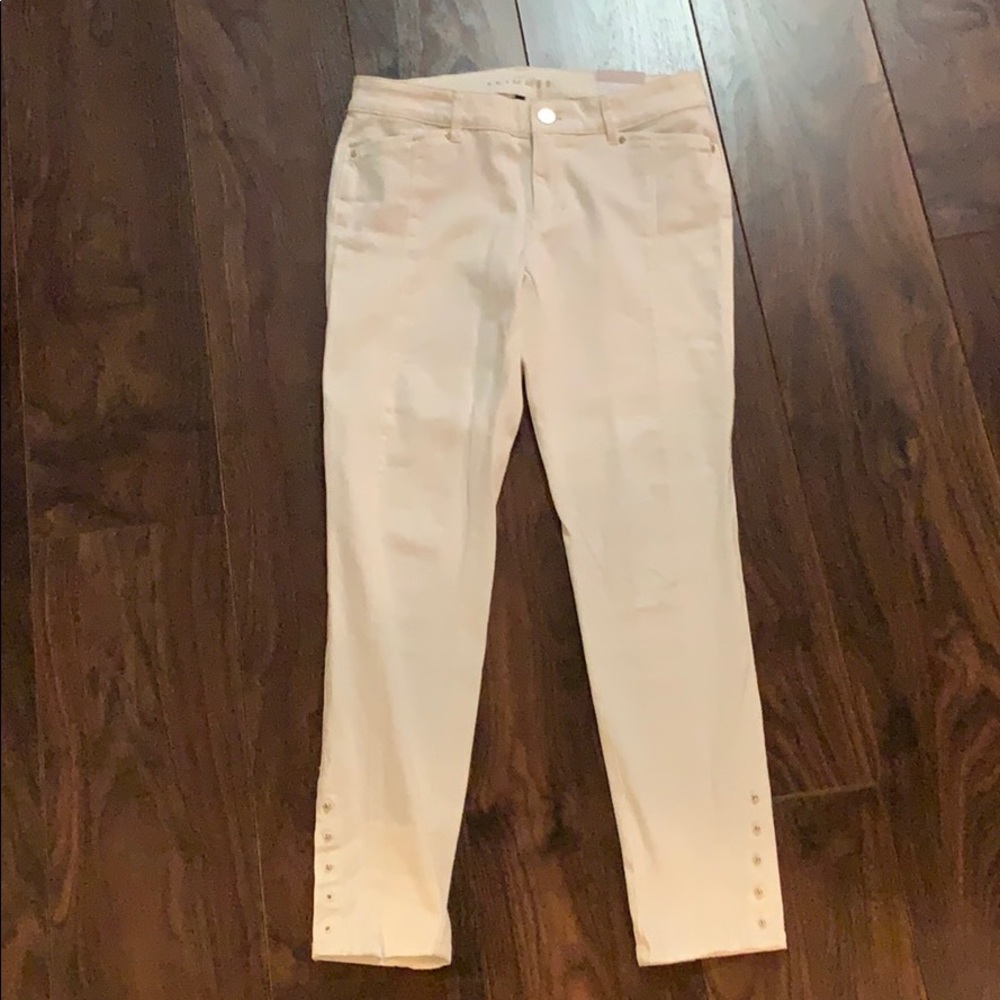 White ankle skinny jeans